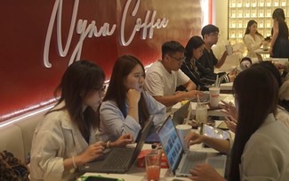 Hanois Lebensrhythmus in Nachtcafés