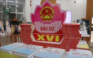 Ausstellung von mehr als 350 Dokumenten, Büchern und Bildern über Wahlen