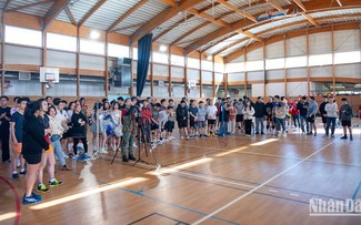 Vietnamesische Studierende in Frankreich stärken ihren Austausch durch Badminton-Turnier