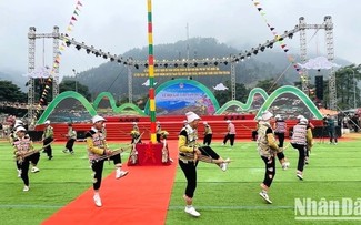 거우따오(Gầu Tào), 옌바이성 몽족 공동체 최대 축제