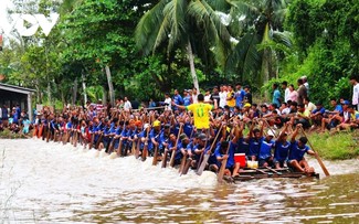 ប្រជាពលរដ្ឋជនជាតិខ្មែរត្រៀមរៀបចំពិធីបុណ្យប្រណាំងទូកង