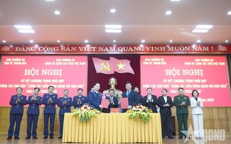 海警与渔民同行