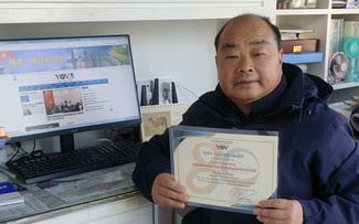 听众致以新年祝贺