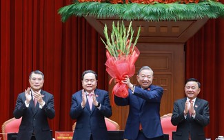 对苏林总书记和第十四届党的领导班子寄予厚望