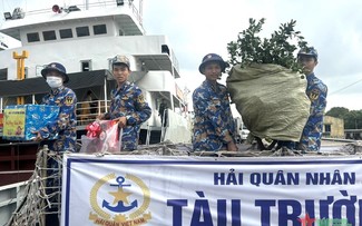 Tet gifts destined for Truong Sa (Spratly) islands 