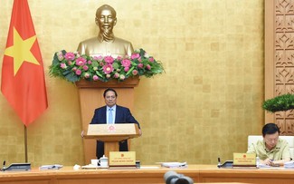 Pham Minh Chinh préside une réunion gouvernementale dédiée à la législation