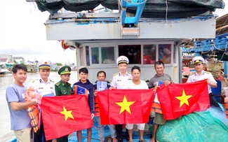 Navy encourages Tra Vinh fishermen's sea voyage 