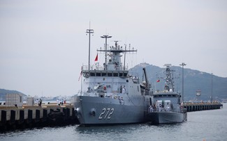 Royal Malaysian Navy ships pay courtesy visit to Khanh Hoa