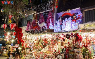 Hang Ma Street in full Christmas glow ahead of holiday season