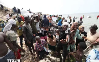 EU population hits record on migration boost