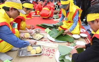 Artisans compete to make best Chung cakes at Con Son-Kiep Bac Spring Festival