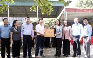 Wapres Vo Thi Anh Xuân Kunjungi dan  Berikan Bingkisan kepada Warga yang Terdampak Topan  dan Banjir di Provinsi Bac Giang