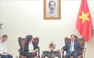 Deputi Menlu Vietnam, Bui Thanh Son Menerima Wakil Presiden Bank Dunia