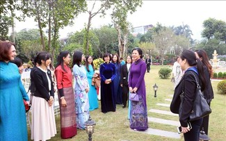 Istri Sekjen KS PKV Lakukan Pertemuan dengan Kelompok Perempuan Komunitas ASEAN di Kota Hanoi pada Awal Tahun Baru