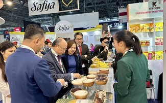 100 Vietnamese businesses attend Paris food fair