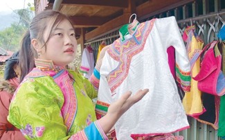 Traditional costumes of Xa Phang ethnic minority