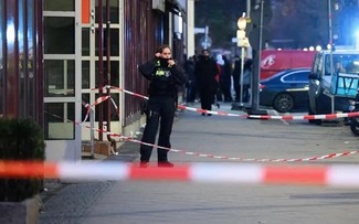 Berlin police arrest man after knife attack