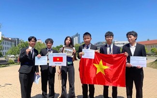 Two Vietnamese students win gold at European Physics Olympiad
