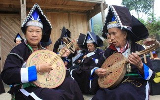 Round musical instrument, the soul of Pa Di culture