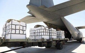 World alarmed by starving Palestinians rush to deliver aid to Gaza