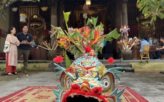 Lion dance brings Mid-Autumn festival spirit alive in Hanoi’s Old Quarter