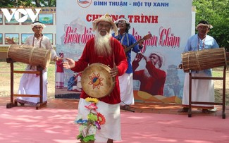 Ariya Chanting - The poetic voice of Cham history and morality