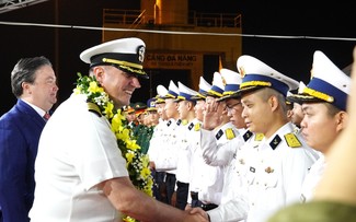 US Navy ships make friendship visit to Da Nang