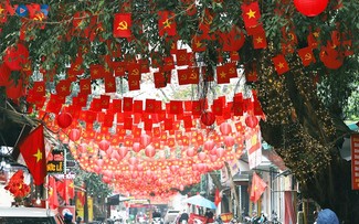 Festive Tet atmosphere pervades Vietnam