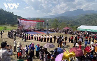 Xoe-Gong Festival connects cultures in Lai Chau