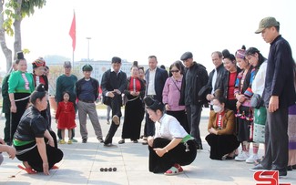 A stage rebuilt, Thai courtship songs come back to life