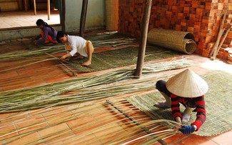 Revived bamboo weaving improves lives of villagers in Dong Thap