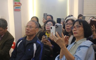 Some of the elderly are trying to keep up with digital transformation