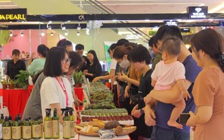 Young people lead the way in green living promotion