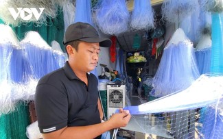 Thom Rom’s net weavers race to meet flood-season demand