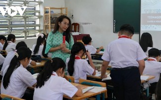 Turning English into real-world experiences: inspiring story of teacher Do Uyen