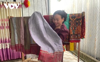Age-old Khmer brocade weaving revitalized in An Giang province