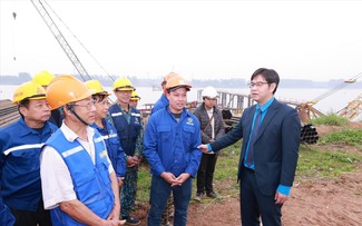 Thousands of Tet gifts delivered to trade union members, workers