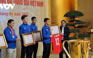 Thủ tướng gặp mặt và trao thưởng Đội tuyển Việt Nam vô địch ASEAN Cup 2024