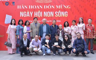 Người dân Hà Nội phấn khởi thực hiện quyền công dân trong ngày bầu cử