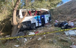 トルコで日本人21人乗車のツアーバス横転 1人が大けが