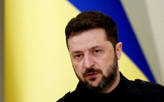 ゼレンスキー氏、米特使らと電話会談　「誠実に協力し続ける決意」