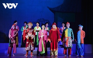 ベトナムの伝統的歌劇ハットチェオ