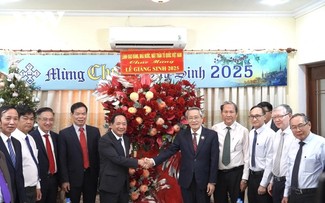 党・国家の指導者 クリスマスにあたりカトリック・プロテスタント信徒に祝意