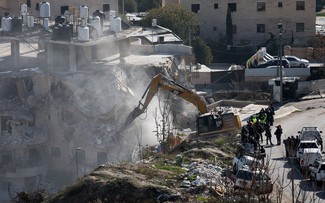 イスラエル、東エルサレムの住宅ビルを取り壊す