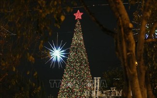 “キリストの生誕地”でクリスマスのミサ 平和祈る パレスチナ