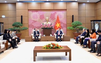 マン国会議長、任期満了挨拶に訪れた各国大使と個別面会