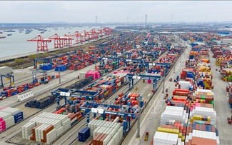 世銀、26年世界成長率2.6％に上方修正　持続性に警鐘も