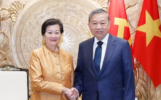 トー・ラム書記長 カンボジア大使の離任表敬受ける