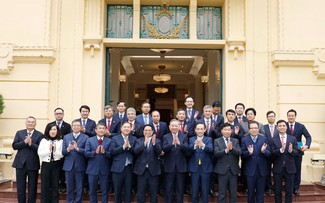 トー・ラム書記長 在外ベトナム大使らと会見