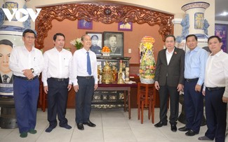マン国会議長 故グエン・ヒュー・ト元国会議長の遺族を新年の表敬訪問